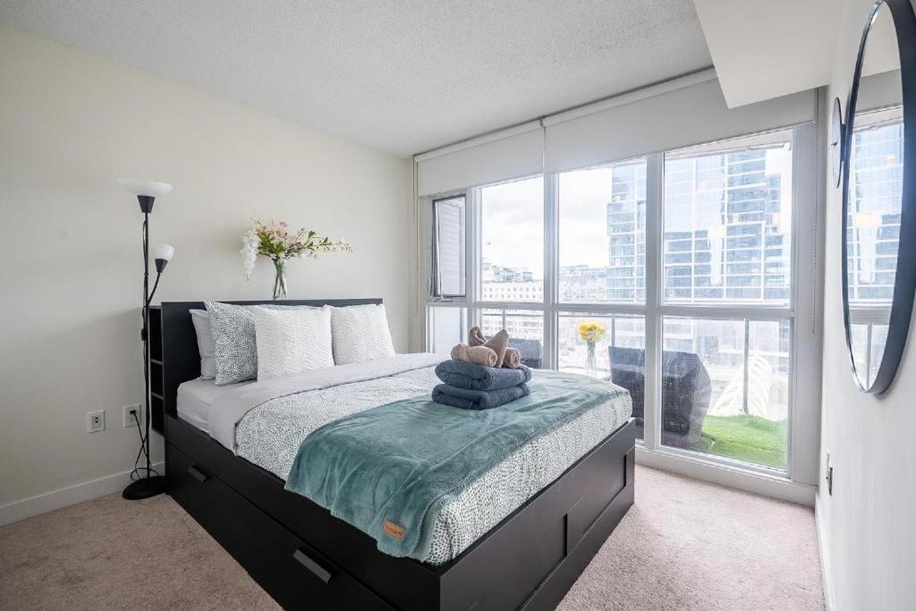 Cozy Condo In Downtown Toronto + Free Parking Buitenkant foto