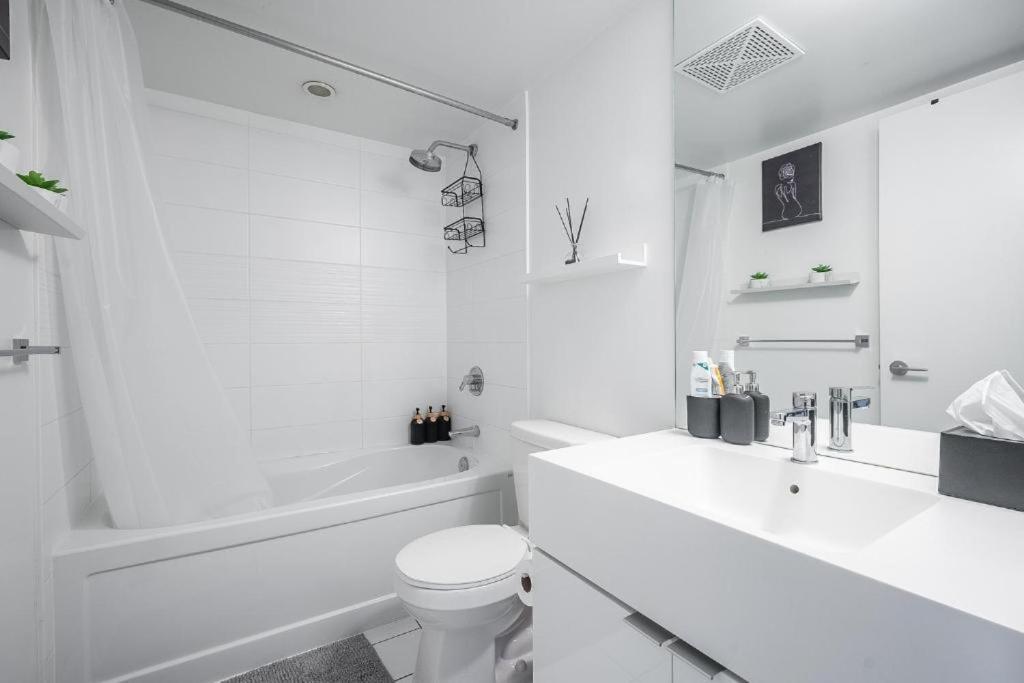 Cozy Condo In Downtown Toronto + Free Parking Buitenkant foto