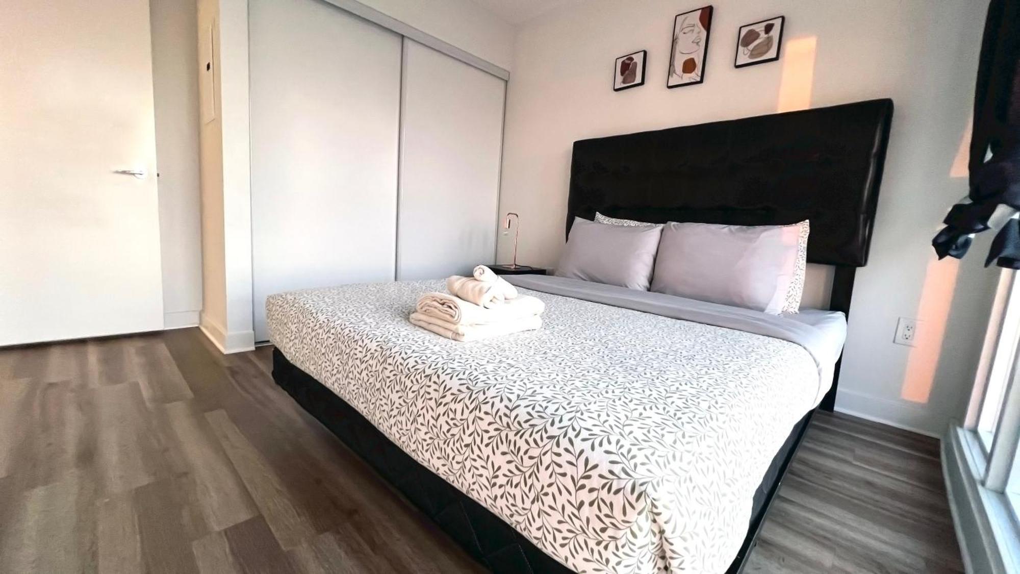 Cozy Condo In Downtown Toronto + Free Parking Buitenkant foto
